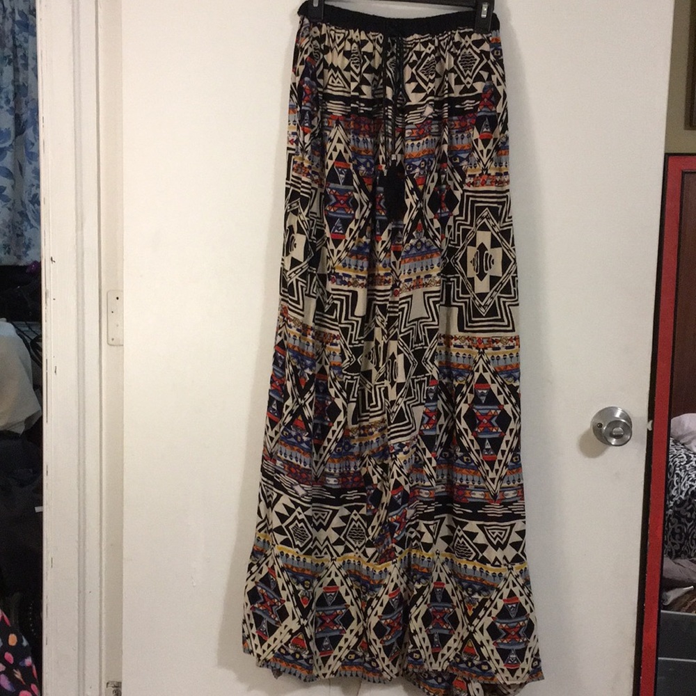 🦋Multi-colored Maxi skirt (M) Elastic waistband🐛